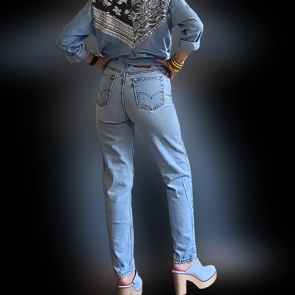 Levi's Light Blue High Rise Women's Jeans - Picture 2 of 16